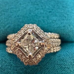 Diamond Halo Engagement Ring Set in White Gold - Clear/White